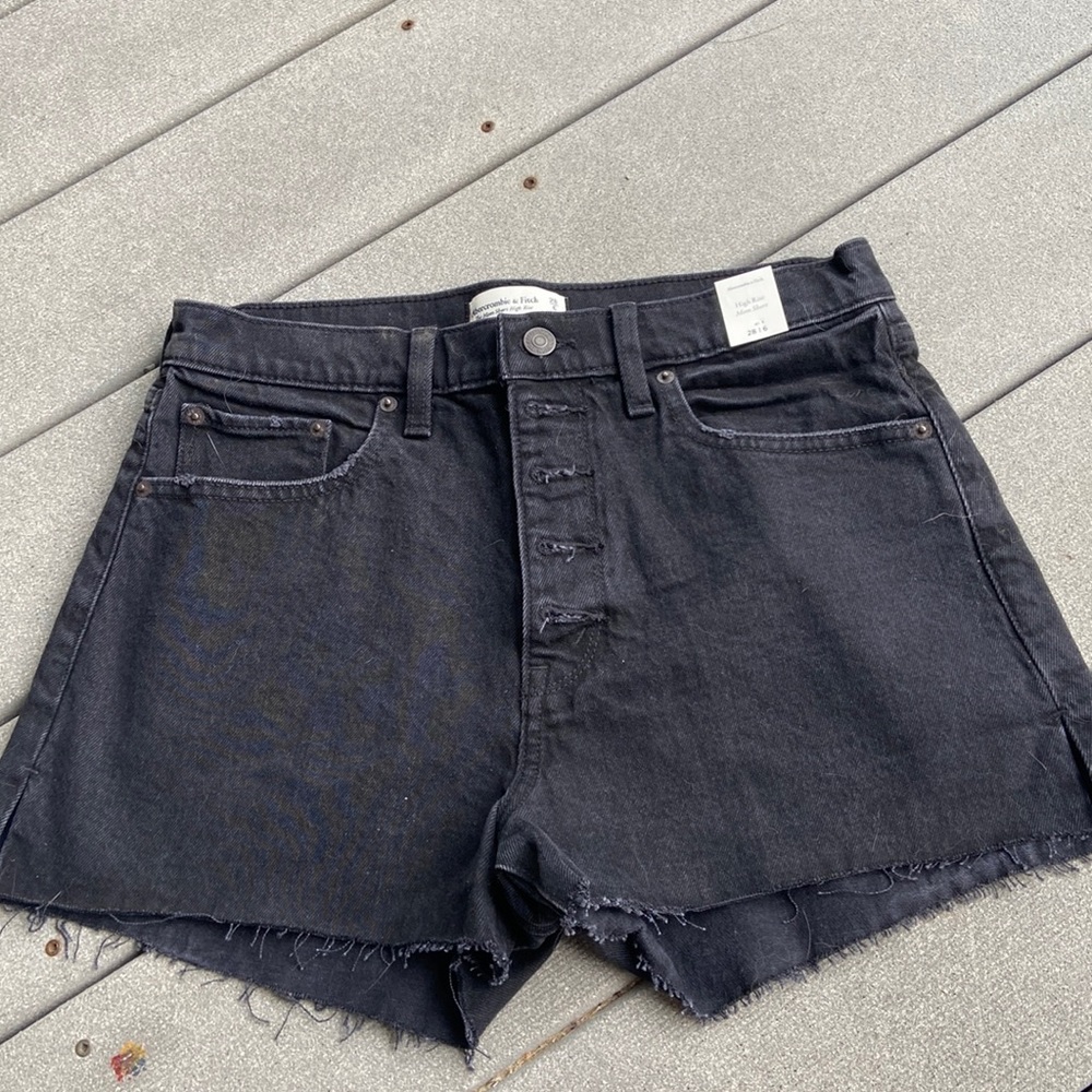 NWT Abercrombie & Fitch Black High Rise Mom Shorts - Picture 1 of 5